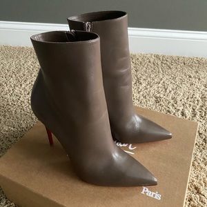 Christian Louboutin So Kate Booty